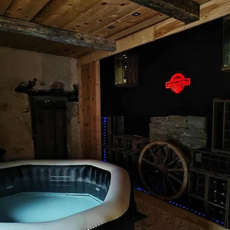 Le Cocon L'unique Experience Cinema De La Grange Savoyarde 1km Du D'annecy Apartmán